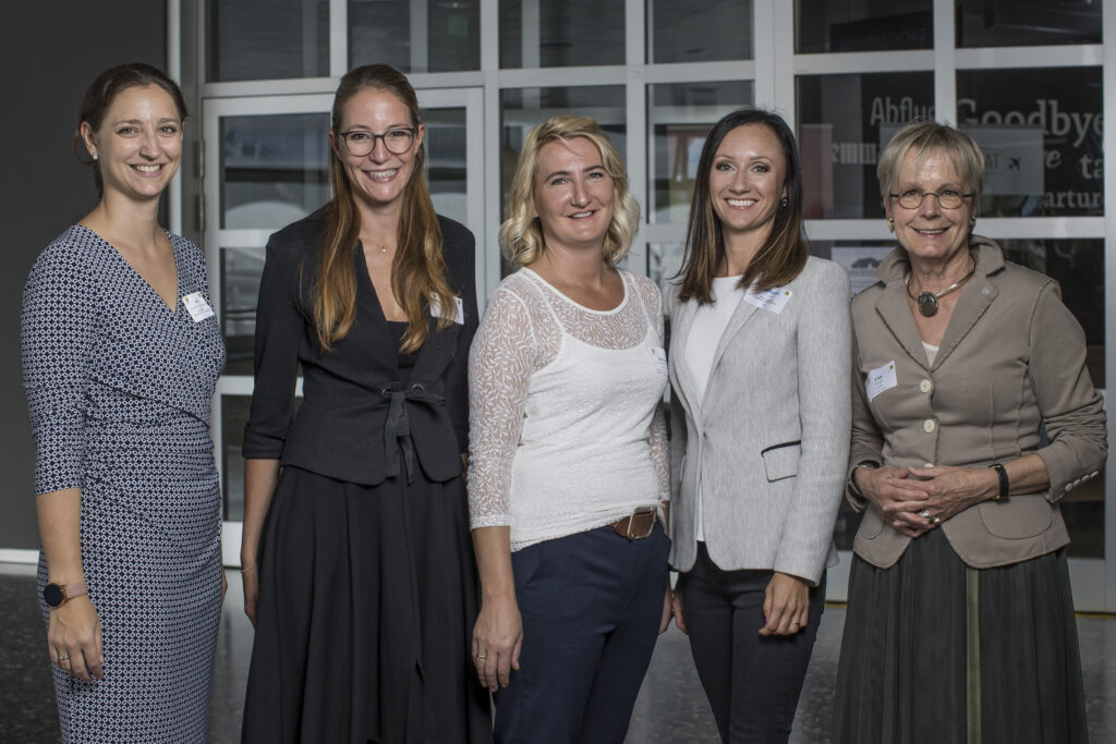 Über den gelungenen Auftakt zu „Treffpunkt:Amalie“ freuen sich Anna Doblhofer-Bachleitner, Elisabeth Bachleitner, Margareta Weiglmeier-Frauenschuh, Barbara Fahrner und Gabriele Bürgler.