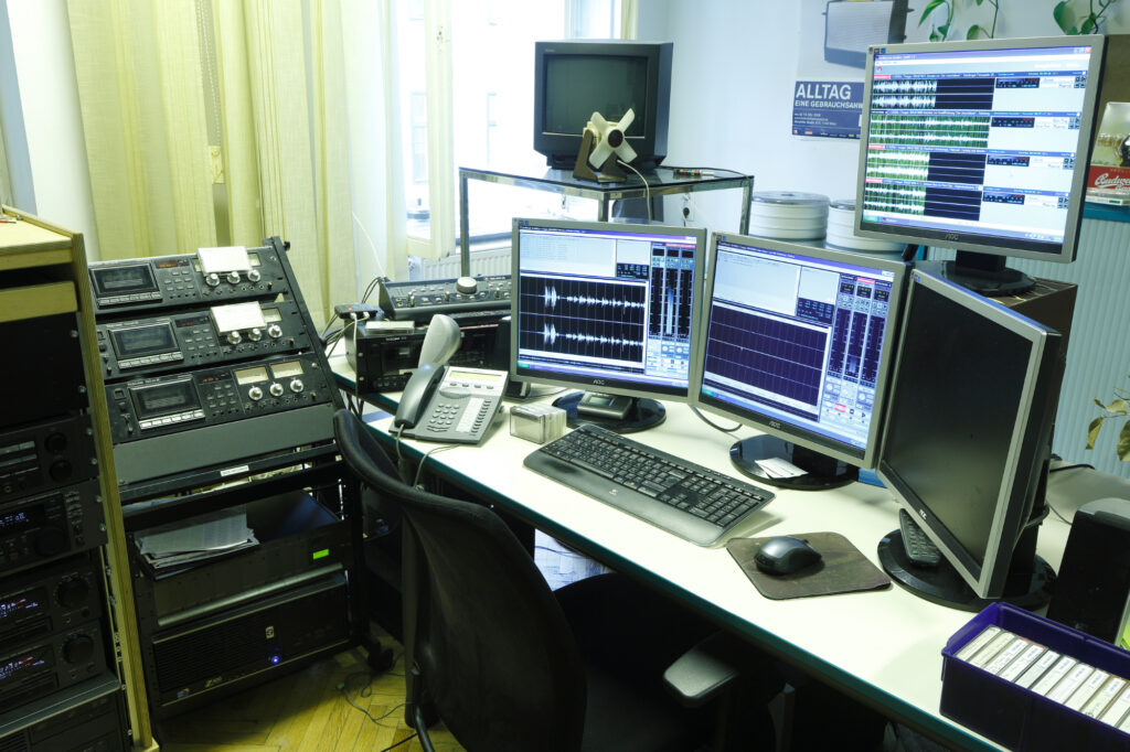Ein Arbeitsplatz zur Audiodigitalisierung in der Österreichischen Mediathek