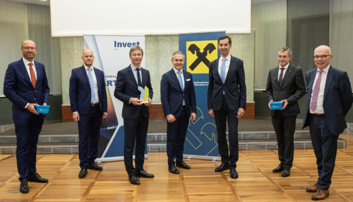 Gruppenfoto: Reinhard Schwendtbauer, RLB OÖ-Beteiligungsvorstand und Aufsichtsrat der Invest AG, Gernot Hofer (Vorstand Invest AG), Andreas Windischbauer, Vorstandsvorsitzender der Herba Chemosan Gruppe, Maximilian Künsberg Sarre, Vorstand Herba Chemosan Gruppe, Andreas Janka, Vorstand Herba Chemosan Gruppe, Heinrich Schaller, Generaldirektor der RLB OÖ, und Andreas Szigmund (Vorstand Invest AG)