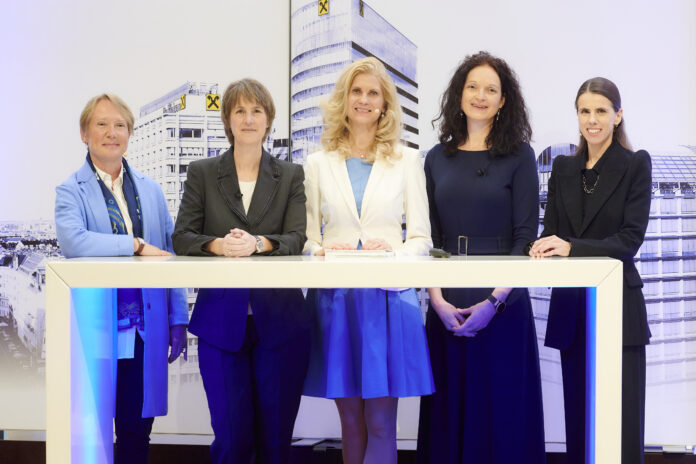 Heike Arbter, Ingrid Szeiler, Marietta Babos, Sylvia Hofbauer und Alina Brunner informierten mehr als 750 Frauen über finanzielle Vorsorge.