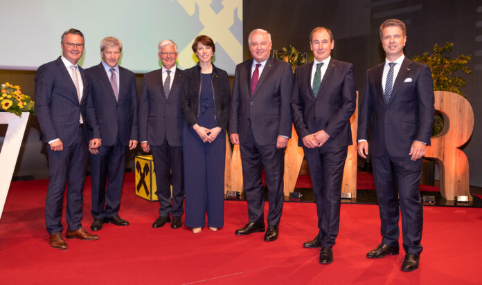 Rainer Stelzer mit Johann Strobl, Josef Hainzl, Ariane Pfleger, Hermann Schützenhöfer, Martin Schaller und Florian Stryeck