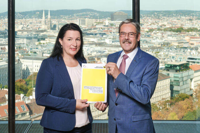 Economica-Expertin Anna Kleissner und Obmann Erwin Hameseder