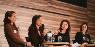 Daniela Knodt, Susanne Erkens-Reck, Moderatorin Silvia Schmidt und Lydia Reich diskutierten über eine nachhaltige Pharmaindustrie.