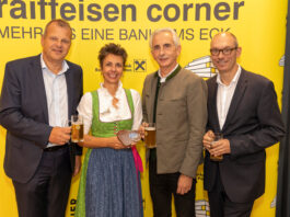 Gruppenfoto: Thomas Schauer, Bettina Hörmann, Gerhard Buchinger und Aufsichtsratsvorsitzender Franz Höchtl