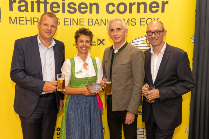 Gruppenfoto: Thomas Schauer, Bettina Hörmann, Gerhard Buchinger und Aufsichtsratsvorsitzender Franz Höchtl