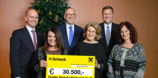 RLB Vorstand Christof Splechtna, Betriebsratsvorsitzende Doris Bergmann, Reinhard Mayr, Marina Baldauf (Hospiz-Gemeinschaft), Thomas Wass (Stv. Vorstandsvorsitzender RLB) und Elisabeth Draxl (Hospiz-Gemeinschaft)