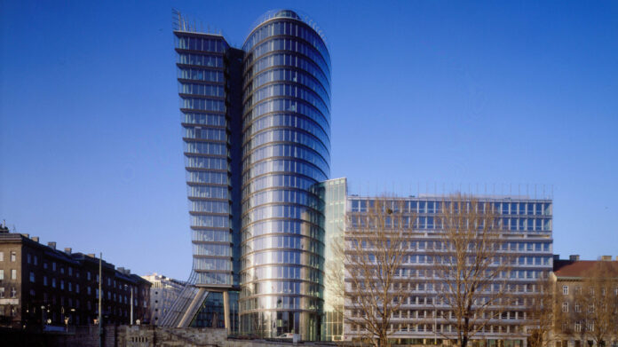 Der Uniqa Tower in Wien