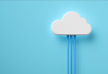 Symbolbild für Cloud Computing, eine Wolke mit Kabeln