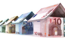 Häuser aus Geldscheinen; Symbolbild für Bausparen