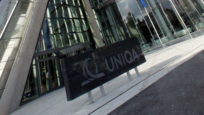 UNIQA Logo vor dem UNIQA Tower