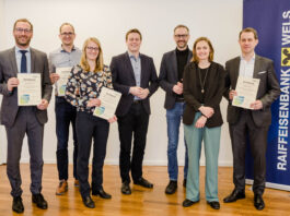 Johannes Huber (Geschäftsführer Samen Maier), Reinhard Pribil (Betriebsleiter PET), Kristina Haselgrübler (Leiterin Umweltcenter Gunskirchen), Umwelt- und Klima- Landesrat Stefan Kaineder, Norbert Rainer (Klimabündnis OÖ), Sarah Siemers (BOKU Wien) und Michael Hag (Vorstand RB Wels) beim Kickoff von „Klimafit“.