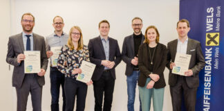 Johannes Huber (Geschäftsführer Samen Maier), Reinhard Pribil (Betriebsleiter PET), Kristina Haselgrübler (Leiterin Umweltcenter Gunskirchen), Umwelt- und Klima- Landesrat Stefan Kaineder, Norbert Rainer (Klimabündnis OÖ), Sarah Siemers (BOKU Wien) und Michael Hag (Vorstand RB Wels) beim Kickoff von „Klimafit“.