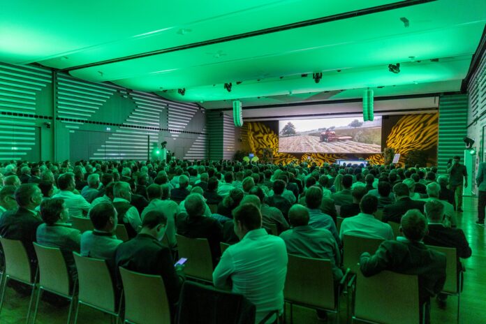 Rund 450 Landwirte waren beim Raiffeisen Agrarsymposium 2023 im Saal der RLB Steiermark