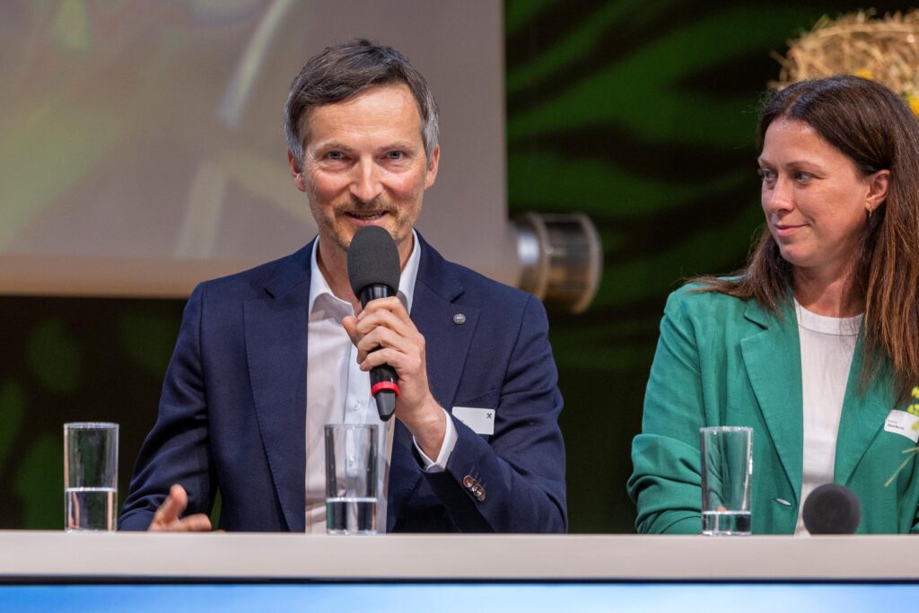 Peter Stachel, Innovationsberater der Landwirtschaftskammer Steiermark, am Podium beim Agrarsymposium