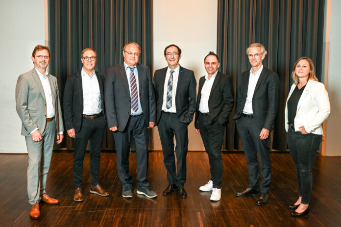 Hubert Gieselbrecht, Gernot Uecker, Elmar Rhomberg, Wilhelm Köb, Andreas Ascherl, Walter Sternath und Christine Höfle-Beyweiss, Leiterin des Revisionsverbandes der RLB Vorarlberg