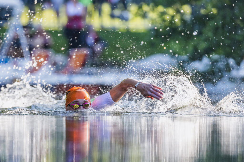 Triathlet Georg Enzenberger beim Schwimmen