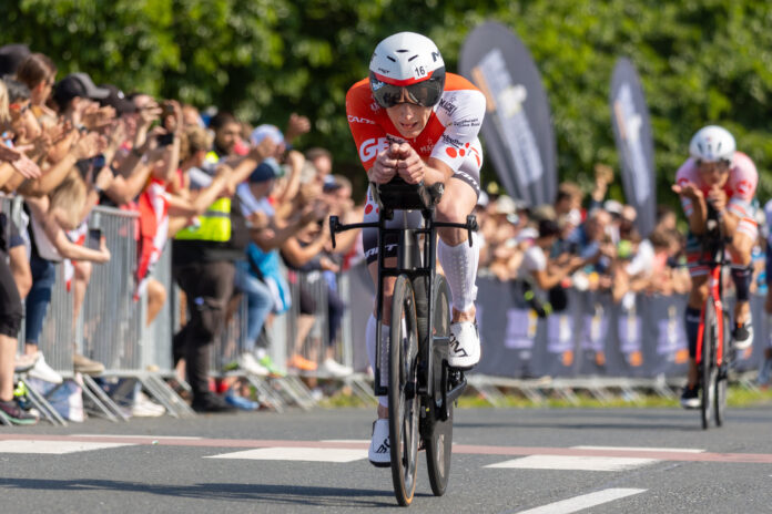 Triathlet Georg Enzenberger am Rad