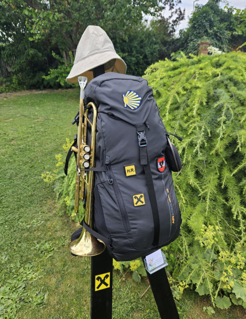 Der Rucksack samt Trompete ist gepackt – Mitte Juli startet Hannes Rauscher seinen Weg von Langenlois nach Santiago de Compostela.