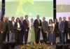 Gruppenfoto: Eine große Schar an Gratulanten kam zum Jubiläumsfest ins Raiffeisenhaus in Wien.