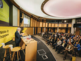 RBI-CEO Johann Strobl spricht beim ersten "RBI Climate and Environmental Business Summit".