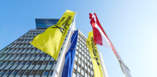 Flaggen vor dem RBI Gebäude