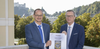 Markus Winkelmeier und Heinz Konrad freuen sich über die Auszeichnung.