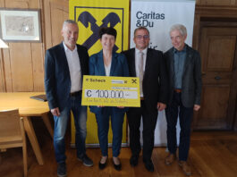 Robert Pircher, Caritas-Direktorin Elisabeth Rathgeb, Peter Weichinger und der Bürgermeister von Schönberg, Hermann Steixner, freuen sich über das Projekt.