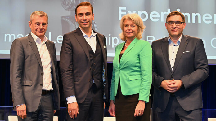 Heinrich Schaller, Sven Gábor Jánszky, Bettina Kastner und Wolfgang Spitzenberger freuten sich, beim ersten Leadership-Kongress dabei zu sein.