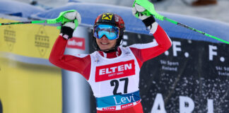 Katharina Gallhuber feiert einen Erfolg