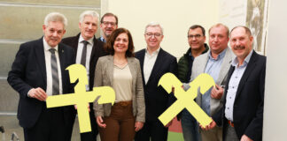 Landtagsabgeordneter Hermann Hauer, Willibald Fuchs, Franz Sinabel (Bürgermeister Feistritz am Wechsel), Monika Eisenhuber, Michael Höllerer, Michael Gruber (Bürgermeister St. Corona am Wechsel), Christian Trettler (Vizebürgermeister Trattenbach) und Johannes Hennerfeind (Bürgermeister Trattenbach) freuen sich über die Zusammenarbeit