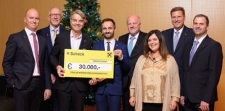 Vorstandsmitglied Christof Splechtna, Reinhard Mayr, TKFI-Finanzverantwortlicher Helmut Mutschlechner, Eduard Stefan, TKFI-Obmann Dietmar Öfner-Velano, Doris Bergmann (Betriebsratsvorsitzende RLB Tirol), Vorstandsvorsitzender Thomas Wass und Aufsichtsratsvor-sitzender Peter Bachler
