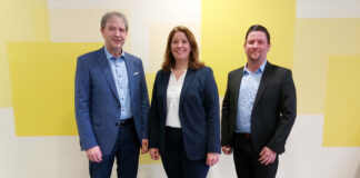 Renato Eggner (links) freut sich mit Daniela Hillisch und Daniel Sklensky die Kundenbetreuung von Raiffeisen-Leasing Fuhrparkmanagement neu aufzustellen. © Raiffeisen-Leasing Fuhrparkmanagement