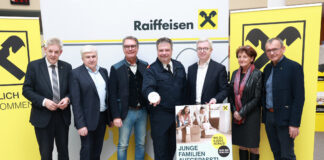 Landtagsabgeordneter Hermann Hauer, GL Karl Scherleithner, Obmann Helmut Tacho, Thomas Rauch, Michael Höllerer, Bürgermeisterin Irene Gölles und Walter Hummer freuen sich, durch die Initiative zur Sicherheit der Region beizutragen.