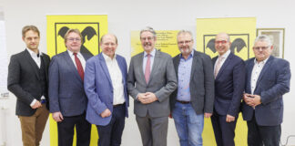 Matthias Zawichowski, GF im-plan-tat Raumplanung, Johann Riesenhuber, Bürgermeister Dürnstein, Roman Janacek, Bürgermeister Bergern im Dunkelsteinerwald, Erwin Hames­eder, Josef Wildam, Bürgermeister Rossatz-Arnsdorf und EEG-Obmann, Andreas Nunzer, Bürgermeister Spitz, und Christian Geppner, Bürgermeister Weißenkirchen, fanden sich im Raiffeisen-Gründungssaal in Mühldorf zusammen.