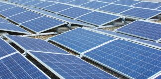 Solarpaneele auf einem Dach