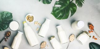 Milchersatzprodukte aus Mandeln oder Soja haben in der Herstellung oft einen viel höheren Wasser- oder CO₂-Verbrauch als Kuhmilch.