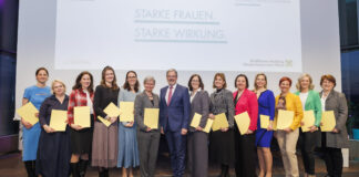 Die Absolventinnen des Chancenprogramms mit Generalanwalt Erwin Hameseder