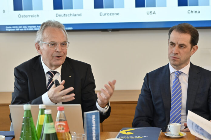 Vorstandsvorsitzender Günter Stadlberger mit seinem Vorstandskollegen Michael Hag