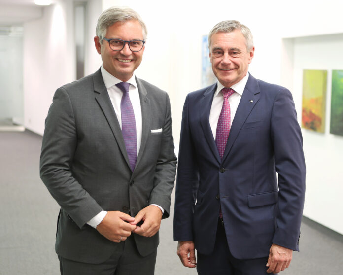 Finanzminister Magnus Brunner und RLB OÖ-Generaldirektor Heinrich Schaller