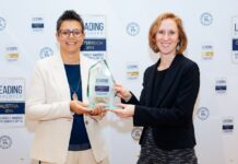 Abteilungsleiterin Michaela Schauer und Recruiterin Michaela Fritsch nahmen die Auszeichnung als „Leading Employer“ für die RWA entgegen.