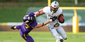 Raiders Wide Receiver Trevon Sidney im Duell mit Nikolaus Huszar von den Vienna Vikings.