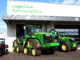 Der Raupenfahrwerk-Traktor John Deere 9RX war eines der Highlights bei der Eröffnung der neuen Lagerhaus Fachwerkstätte Enns.