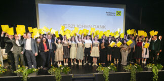 Volles Haus und gute Stimmung bei der Zertifikatsverleihung der Raiffeisen Finanzakademie im Kongresshaus St. Johann.