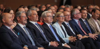 Nationalratspräsident Wolfgang Sobotka, Erwin Hameseder, Obmann der Raiffeisen-Holding NÖ-Wien, Bundeskanzler Karl Nehammer, Michael Höllerer, Generaldirektor der Raiffeisen- Holding NÖ-Wien und Raiffeisenlandesbank NÖ-Wien, Landeshauptfrau Johanna Mikl-Leitner, Erster Vizepräsident EU-Parlament Othmar Karas, Landeshauptfrau-Stellvertreter Stephan Pernkopf und Landesrat Sven Hergovich.