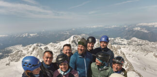 Hermann Maier und die neun Unternehmer:innen auf dem Dachstein