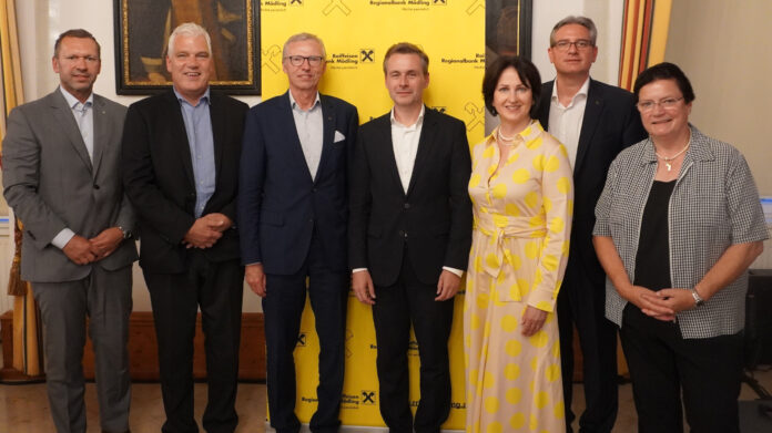 Obmann-Stellvertreter Peter Bubits, AR-Vorsitzender Richard Krist, Gerhard Kossina, Martin Hauer, Sonja Laimer, Thomas Schantz und Obmann-Stellvertreterin Brigitte Sommerbauer