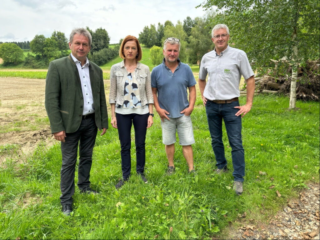 Franz Titschenbacher, Simone Schmiedtbauer, Siegfrid Wels und Josef Kurz beim Lokalaugenschein