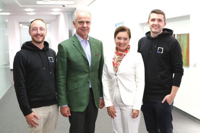 Chief Technology Officer Patrick Haidinger von FiveSquare, Volkmar Angermeier, Sigrid Burkowski und Hans-Peter Pichler