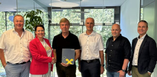 Obmann Gottfried Weinberger, Dagmar Inzinger-Dorfer, Obmann Josef Rosenberger, Leiter der Bankstelle Gurten August Schachinger, Kassier Thomas Schmidbauer und Joachim Knoglinger freuen sich über die Verlängerung der Zusammenarbeit.