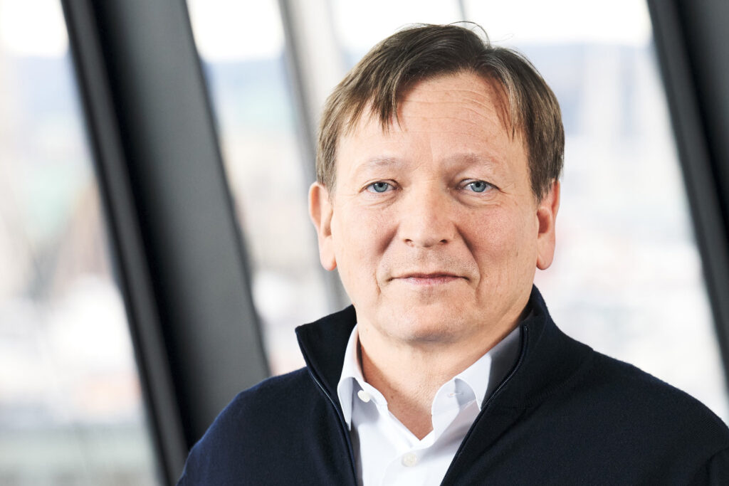 Andreas Gschwenter ist Chief Operating Officer und Chief Information Officer der RBI. Er hat 15 Jahre in Osteuropa gearbeitet und ist Obmann-Stellvertreter der Stepic CEE Charity.